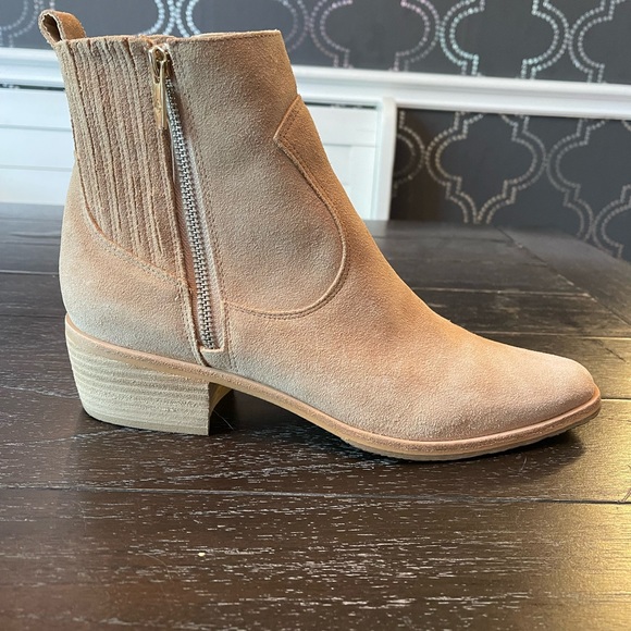 Like NEW Donald Pliner tan cream taupe suede booties - Picture 7 of 10
